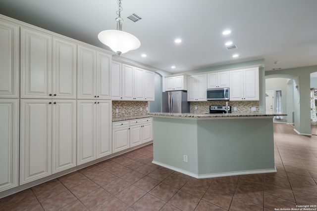 327 Willow Grove Dr, San Antonio, TX 78245