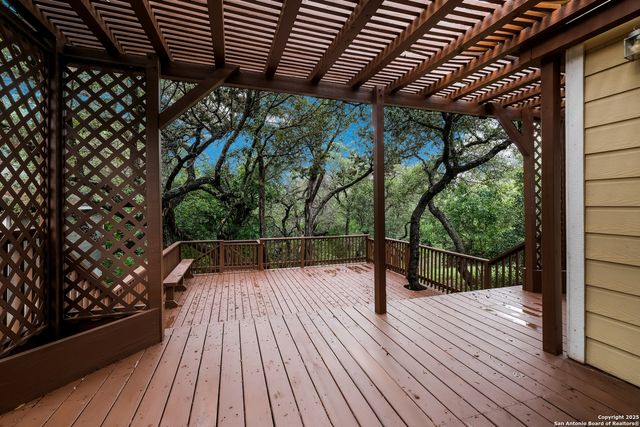 327 Willow Grove Dr, San Antonio, TX 78245