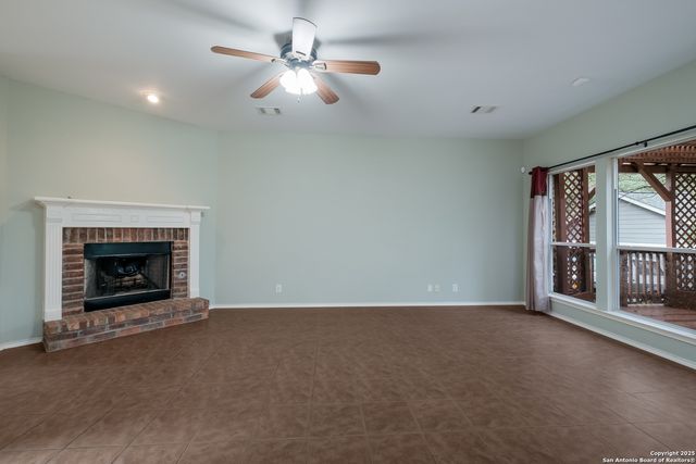327 Willow Grove Dr, San Antonio, TX 78245