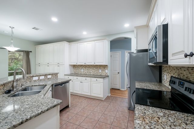 327 Willow Grove Dr, San Antonio, TX 78245