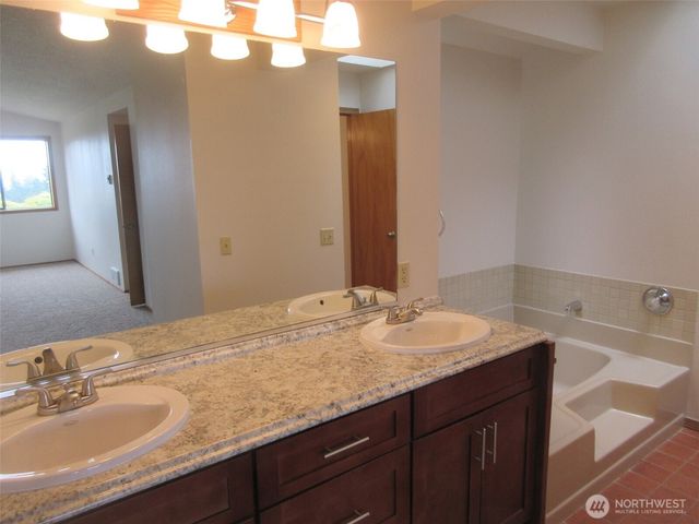 19242 98th Avenue S, Renton, WA 98055