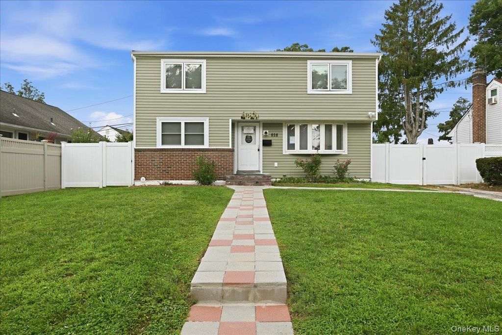 828 Bruce Drive, Wantagh, NY 11793 — exterior