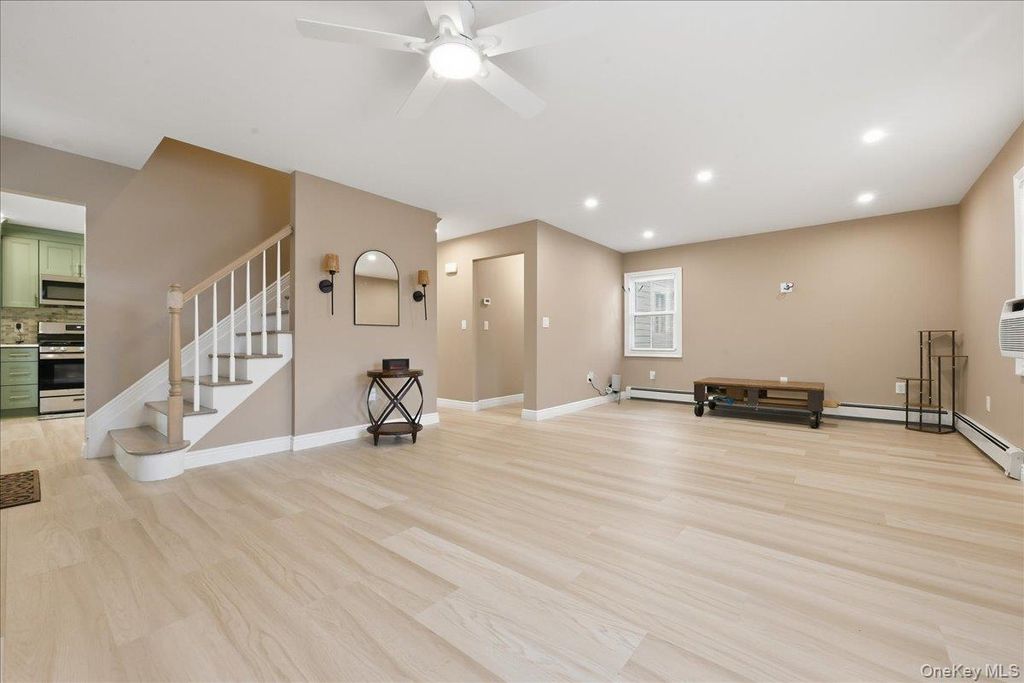 828 Bruce Drive, Wantagh, NY 11793 — photo 3