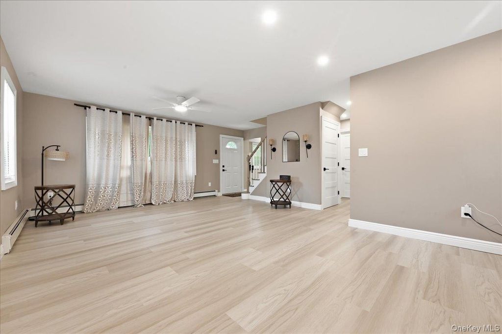 828 Bruce Drive, Wantagh, NY 11793 — photo 4