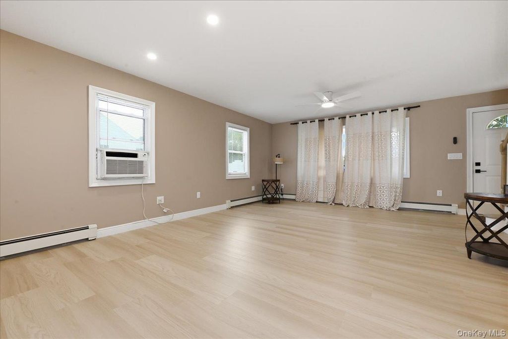 828 Bruce Drive, Wantagh, NY 11793 — photo 5