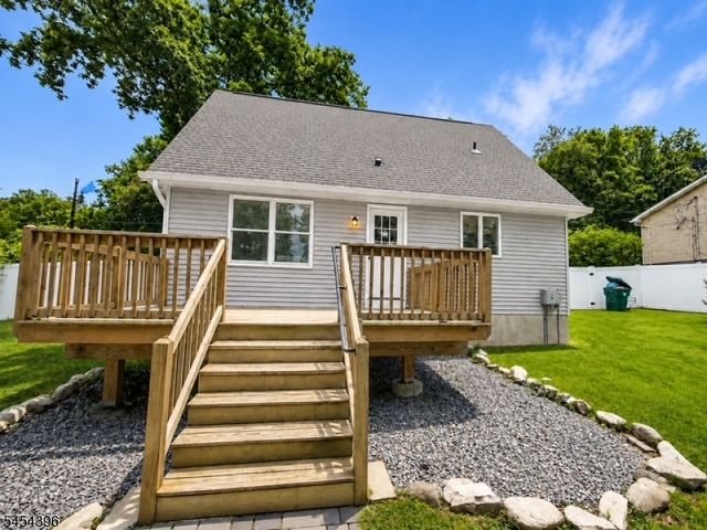 21 Woodland Trl S, Vernon Twp., NJ 07419