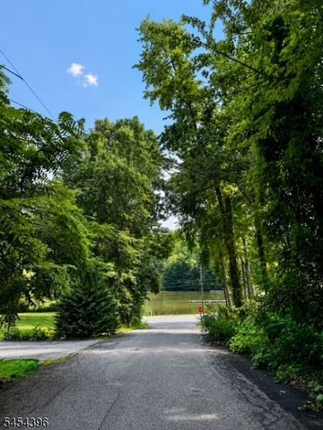 21 Woodland Trl S, Vernon Twp., NJ 07419