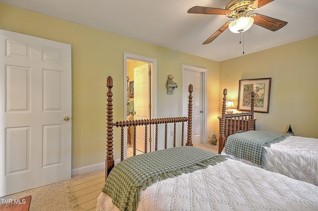 2000 West Manor Court 2000, Kingsport, TN 37660