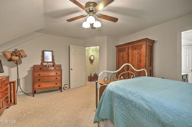 2000 West Manor Court 2000, Kingsport, TN 37660