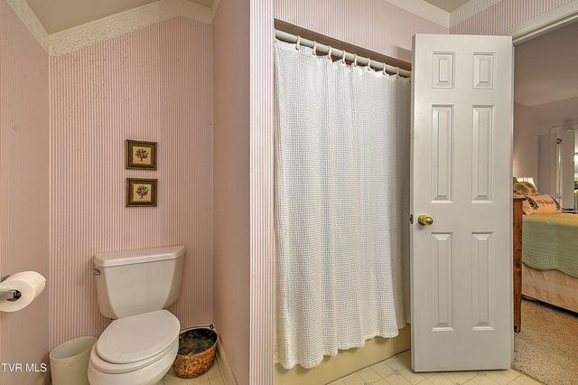 2000 West Manor Court 2000, Kingsport, TN 37660