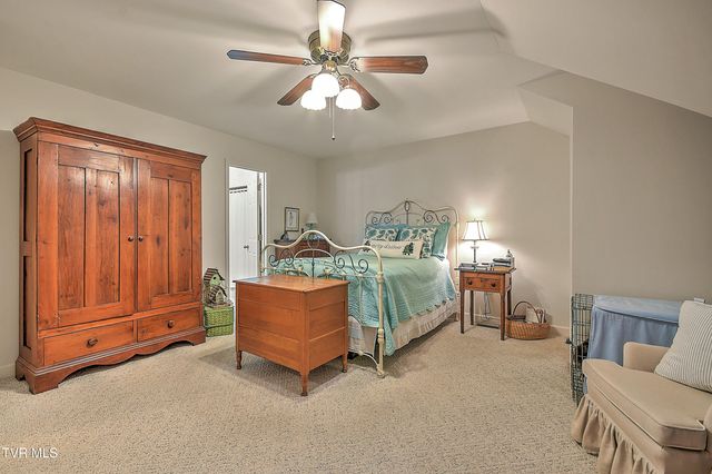 2000 West Manor Court 2000, Kingsport, TN 37660