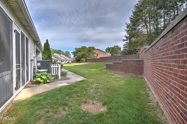 2000 West Manor Court 2000, Kingsport, TN 37660