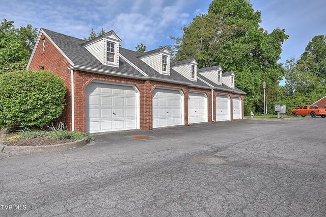 2000 West Manor Court 2000, Kingsport, TN 37660