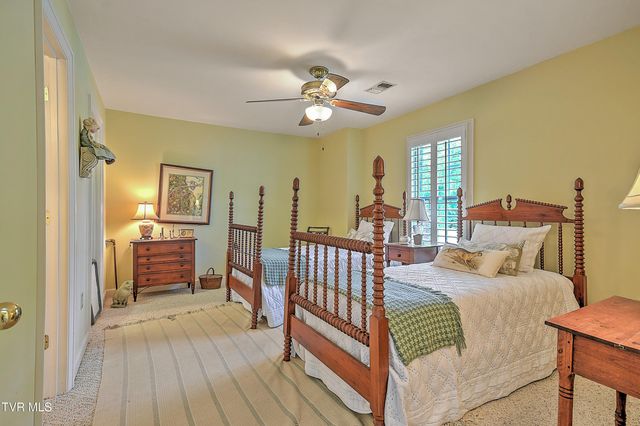 2000 West Manor Court 2000, Kingsport, TN 37660