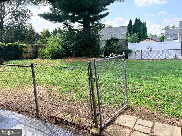 24 FORMAN DR, Hamilton, NJ 08690