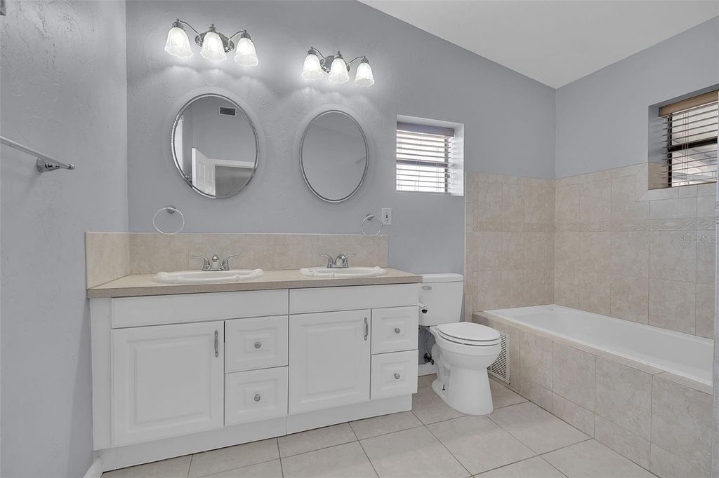 Image 16 of property listing at 3303 FLORIDA BOULEVARD, Bradenton, FL 34207