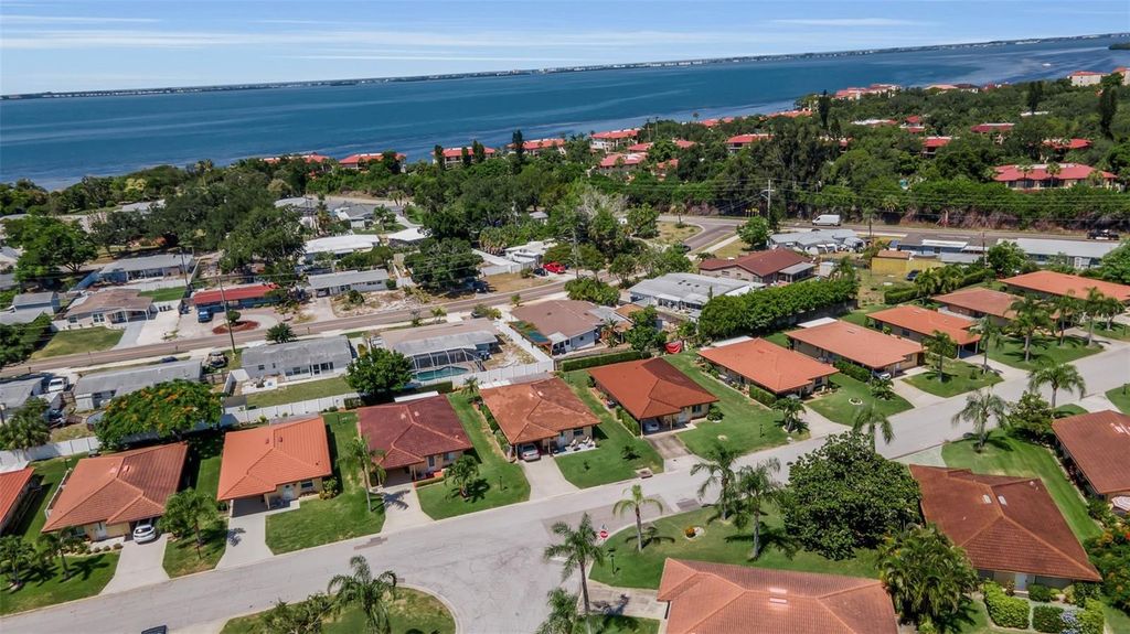 Image 3 of property listing at 3303 FLORIDA BOULEVARD, Bradenton, FL 34207