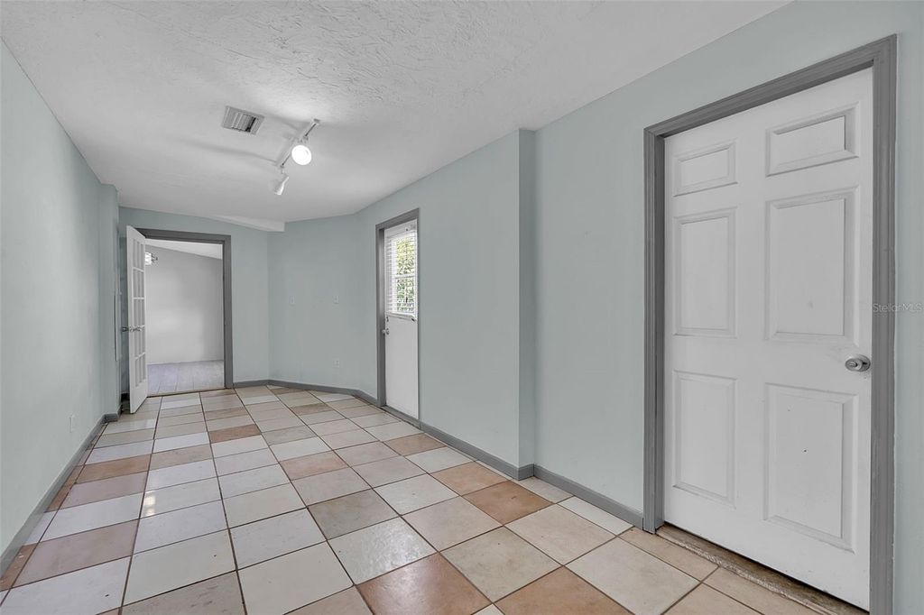 Image 26 of property listing at 3303 FLORIDA BOULEVARD, Bradenton, FL 34207