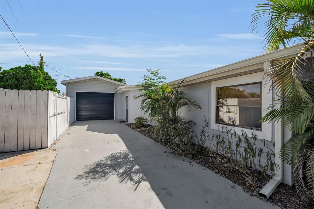 Image 30 of property listing at 3303 FLORIDA BOULEVARD, Bradenton, FL 34207