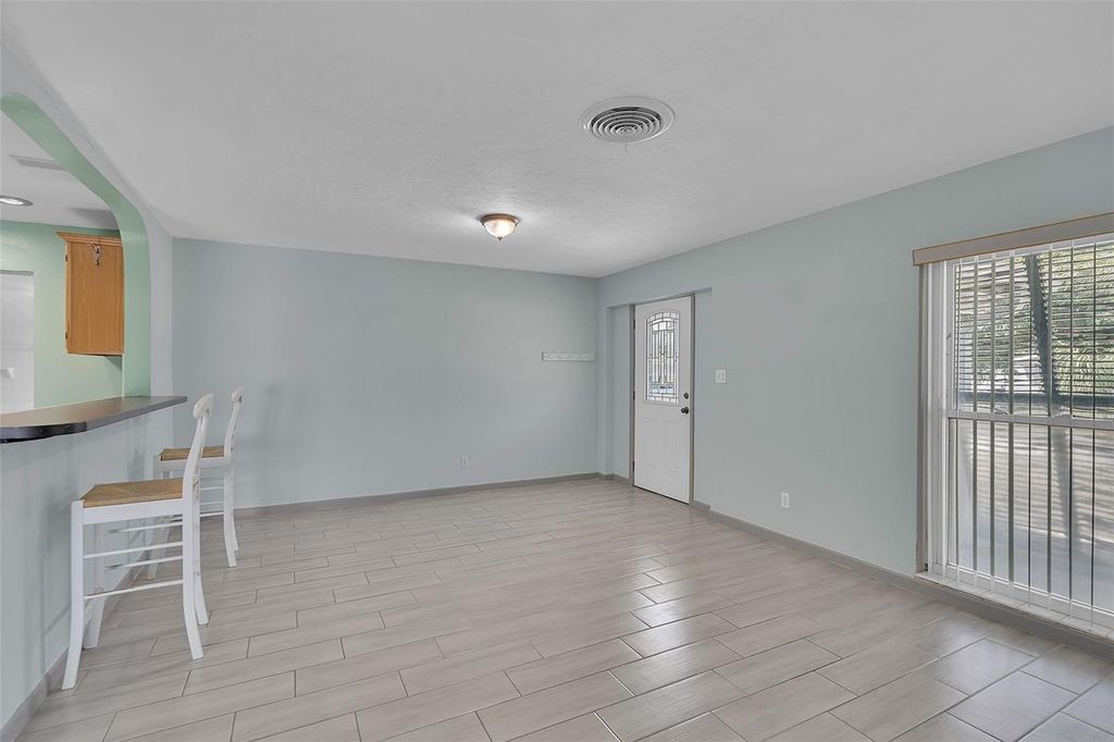 Image 7 of property listing at 3303 FLORIDA BOULEVARD, Bradenton, FL 34207