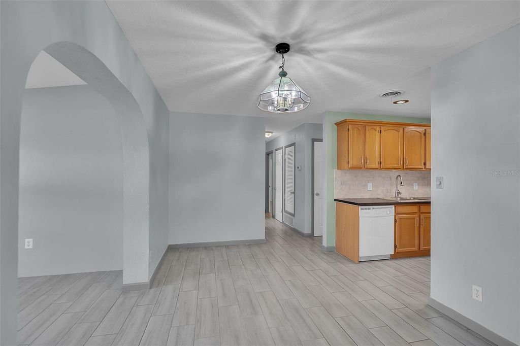 Image 8 of property listing at 3303 FLORIDA BOULEVARD, Bradenton, FL 34207
