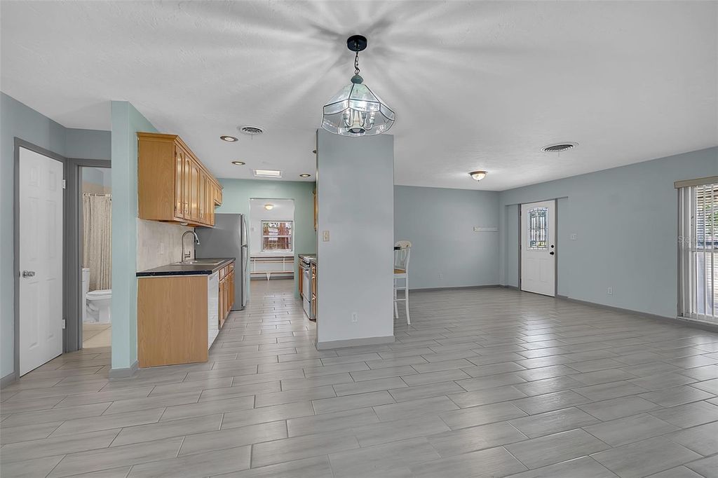 Image 9 of property listing at 3303 FLORIDA BOULEVARD, Bradenton, FL 34207