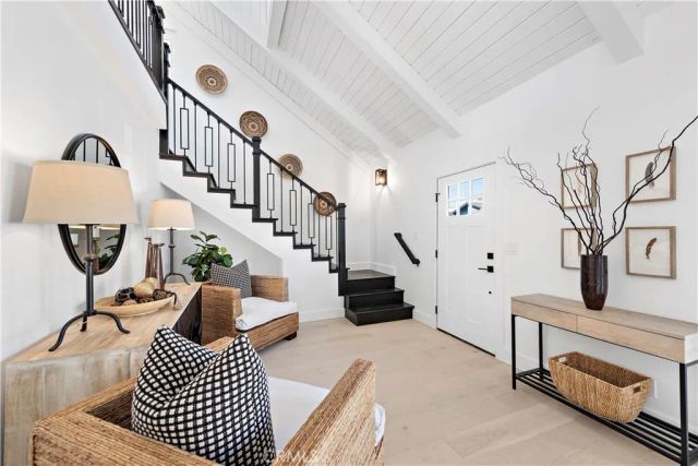 2137 Miramar, Newport Beach, CA 92661