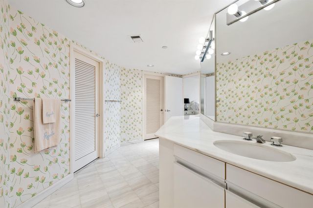 100 Lakeshore Drive 354, North Palm Beach, FL 33408