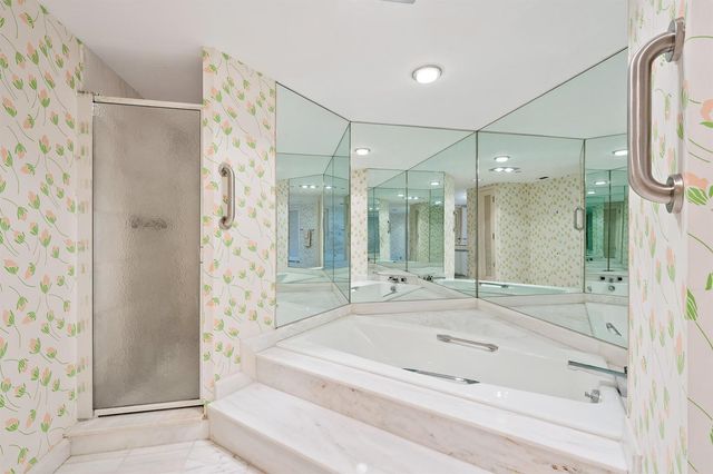 100 Lakeshore Drive 354, North Palm Beach, FL 33408