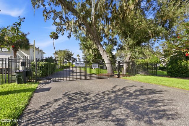 2878 AMELIA BLUFF Drive, Jacksonville, FL 32226