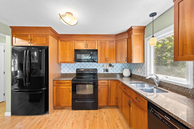 19 Ivest Circle, Falmouth, MA 02536