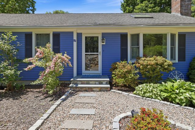 19 Ivest Circle, Falmouth, MA 02536