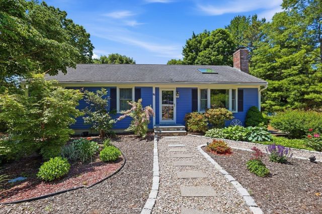 19 Ivest Circle, Falmouth, MA 02536