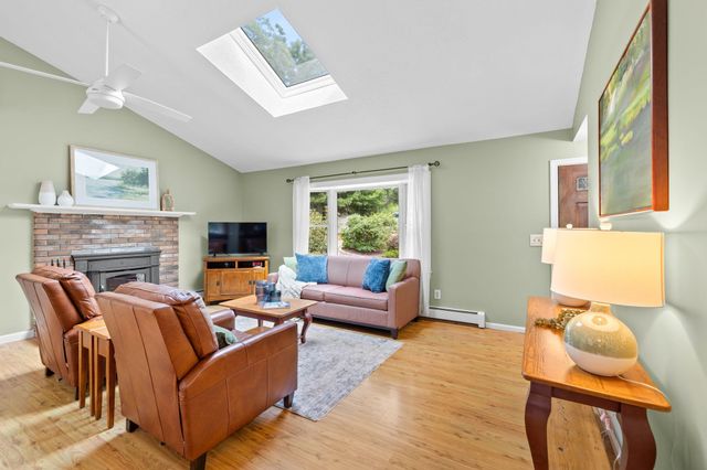 19 Ivest Circle, Falmouth, MA 02536