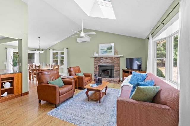 19 Ivest Circle, Falmouth, MA 02536
