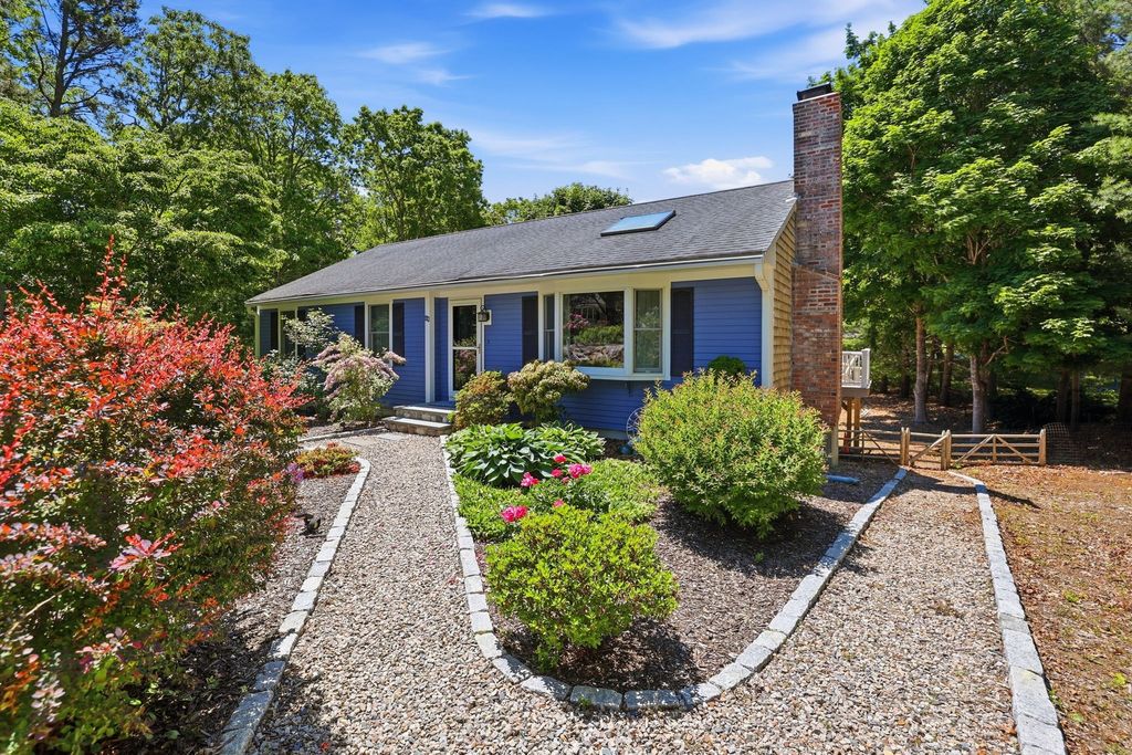 19 Ivest Circle, Falmouth, MA 02536