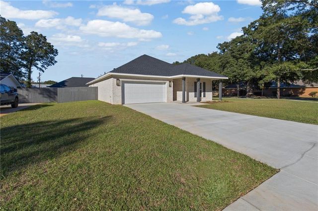 4052 Hillcrest W Lane, Mobile, AL 36693