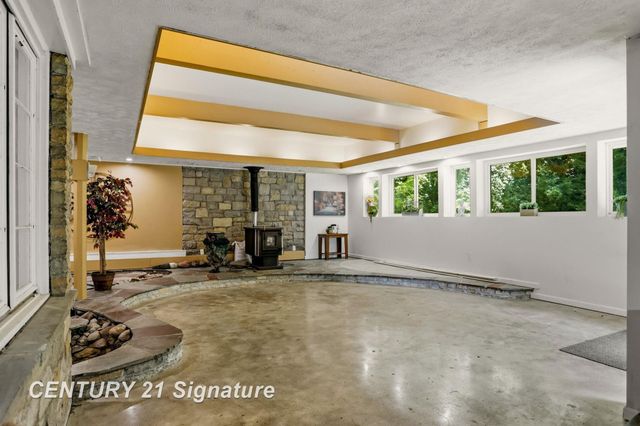 1 N Center Woods Drive, Saginaw Twp, MI 48638