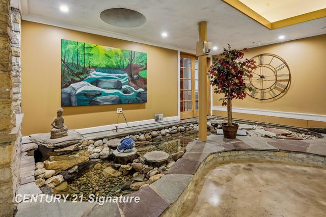 1 N Center Woods Drive, Saginaw Twp, MI 48638