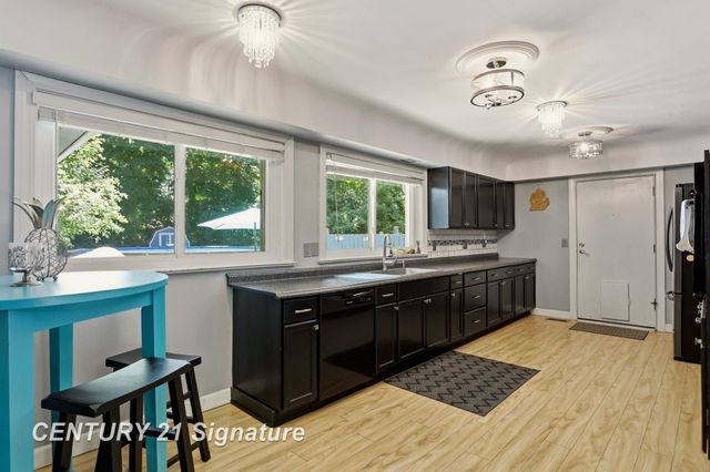 1 N Center Woods Drive, Saginaw Twp, MI 48638