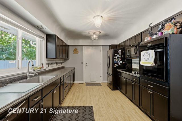 1 N Center Woods Drive, Saginaw Twp, MI 48638