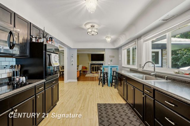 1 N Center Woods Drive, Saginaw Twp, MI 48638
