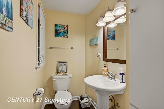 1 N Center Woods Drive, Saginaw Twp, MI 48638