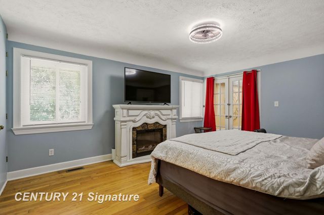 1 N Center Woods Drive, Saginaw Twp, MI 48638