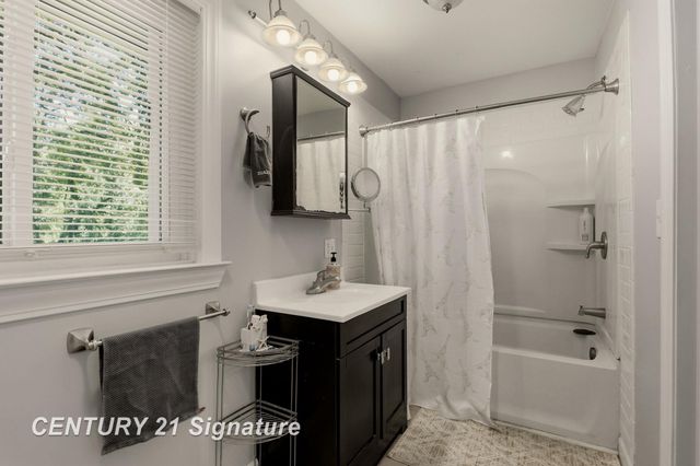 1 N Center Woods Drive, Saginaw Twp, MI 48638