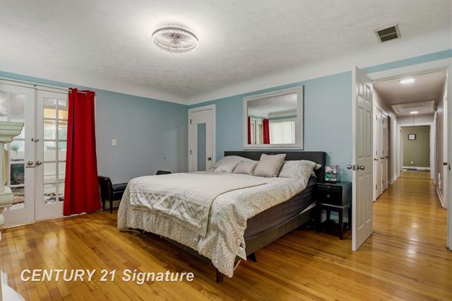 1 N Center Woods Drive, Saginaw Twp, MI 48638