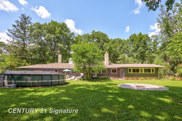 1 N Center Woods Drive, Saginaw Twp, MI 48638