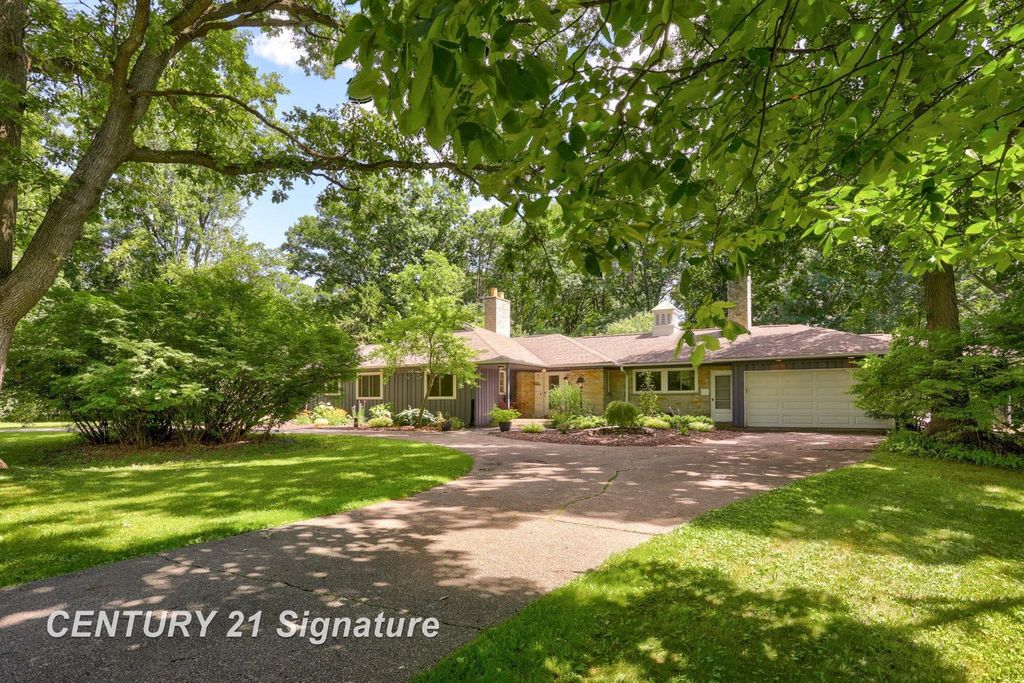 1 N Center Woods Drive, Saginaw Twp, MI 48638