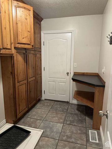 628 EAGLE PASS, North Salt Lake, UT 84054