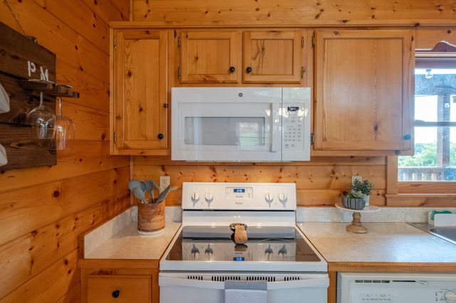 2044 Oakmont Drive, Sevierville, TN 37876